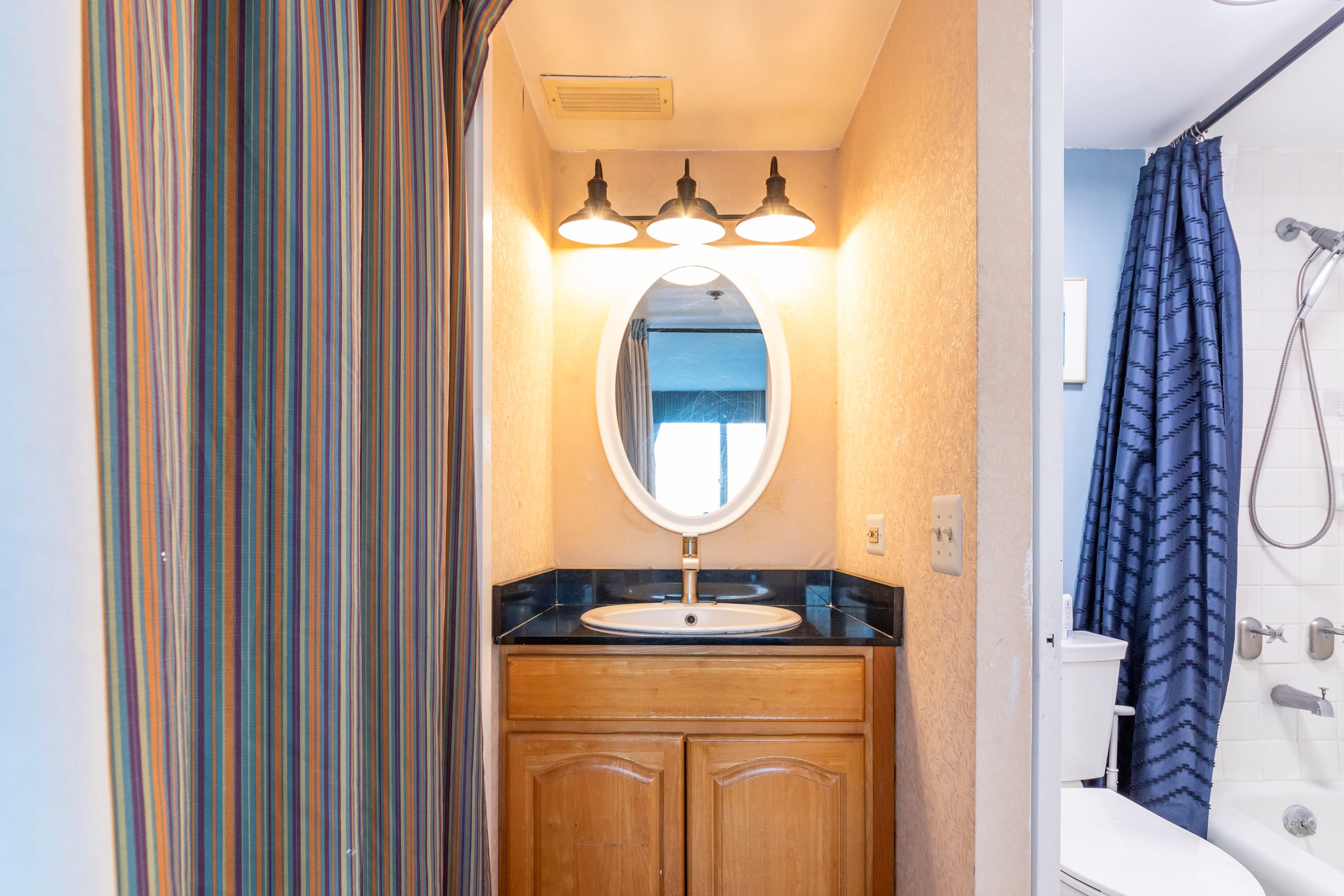 Condo in Honolulu · ★4.67 · Studio · 2 beds · 1 private bath - Image 2