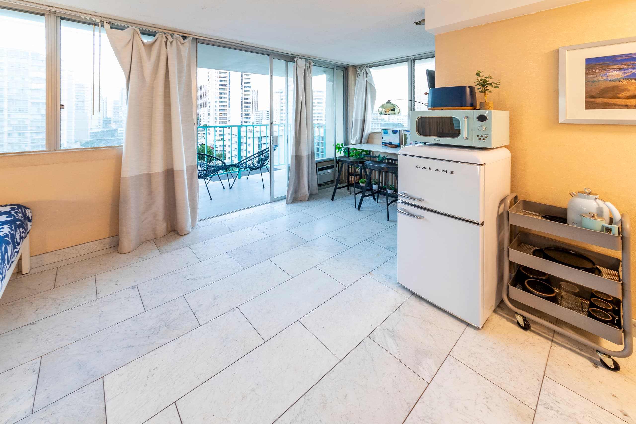 Condo in Honolulu · ★4.67 · Studio · 2 beds · 1 private bath - Image 14