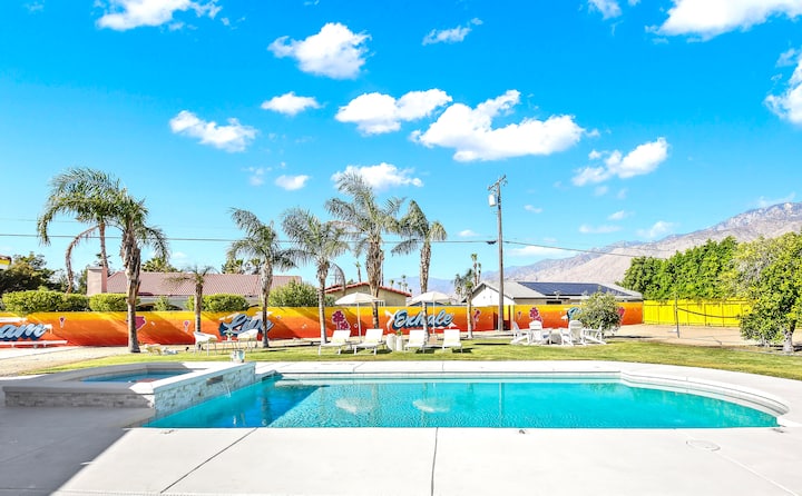 Downtown Private Pickleball +Volleyball/Bikes/Pool