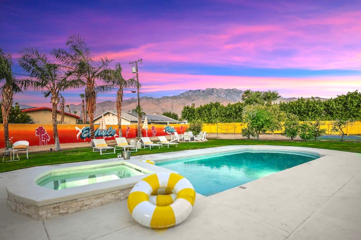 Downtown Private Pickleball +Volleyball/Bikes/Pool