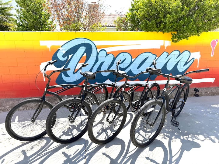 Downtown Private Pickleball +Volleyball/Bikes/Pool