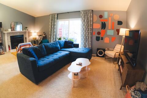 Walk to Big House-King & Queen Beds-Art Allover!