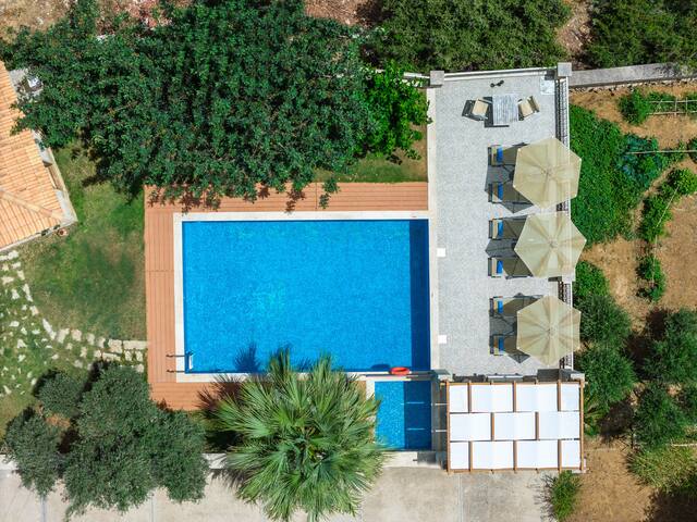 Saridakis Villa, a multi-generational Retreat gallery image 4