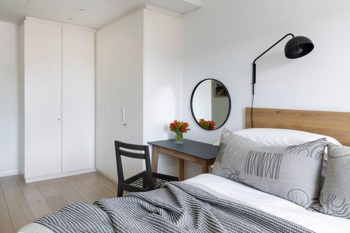 Quiet central | Steps to V&A, Stadium, CTICC, Bree gallery image 5