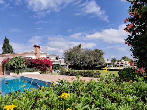 Top Airbnb: Lake Front / Garden / Pool / Barbecue / Golf in San Juan Del Río