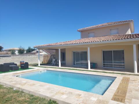 Quiet house with pool.