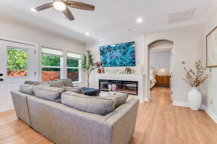 The Retreat:hot tub,pool,near DT and Uptown Dallas gallery image 2