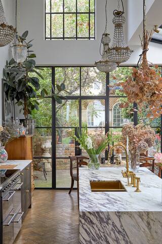 Luxury town house in the heart of Clapton gallery image 3