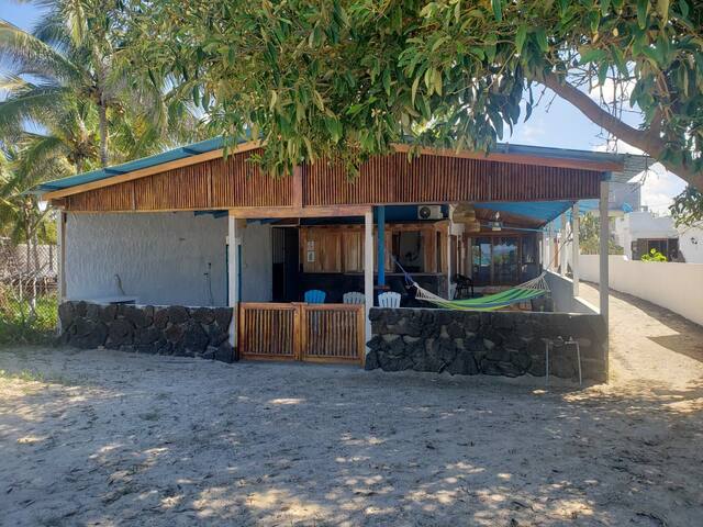 Private room with 1 bedrooms in Galapagos - En la playa habitación independiente#1 GREEN