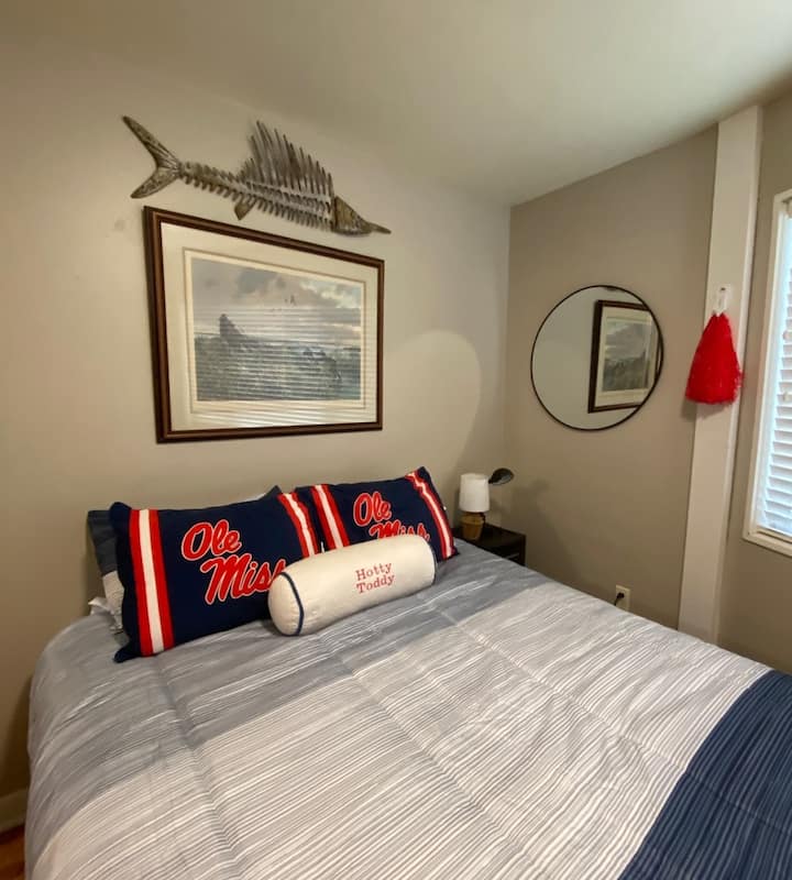 חדר שינה מעודכן מס '2 עם מיטת קווין סייז!