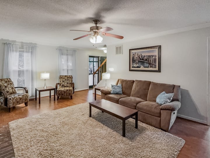 Perfect For Extended Stays! Spacious & Comfortable - Greensboro, NC