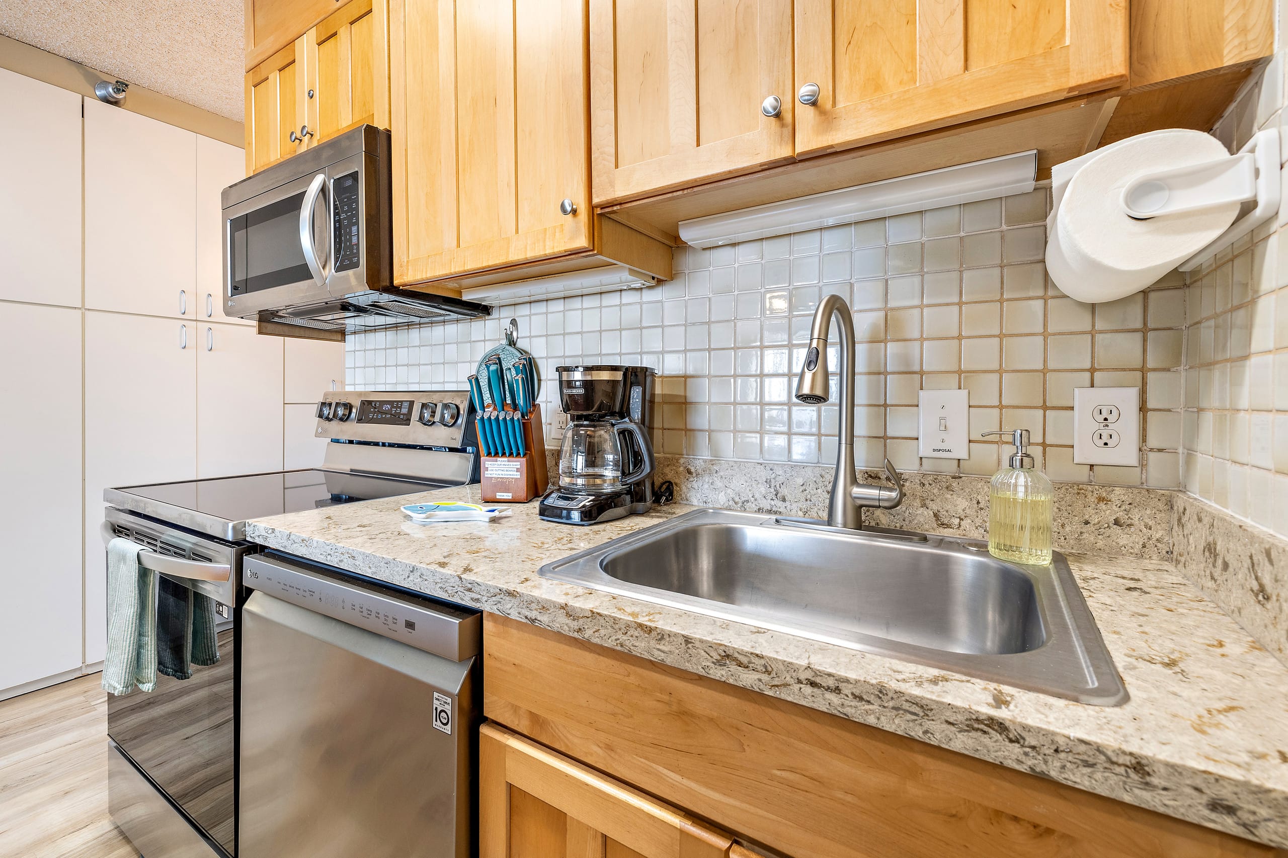 Condo in Lahaina · ★4.96 · Studio · 1 bed · 1 bath - Image 6