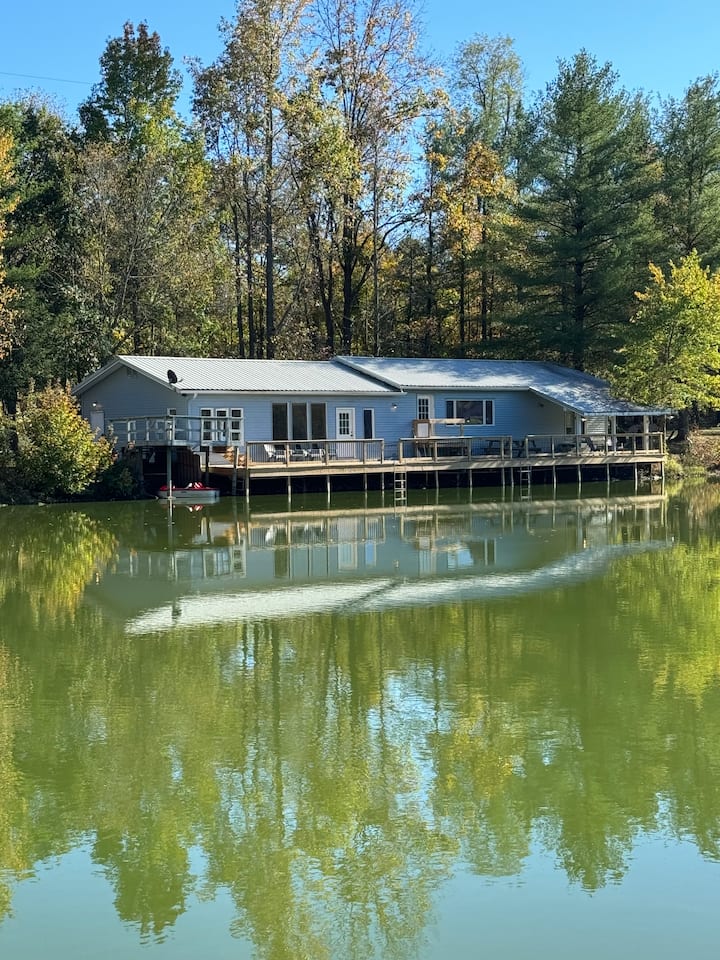 Two Vacation Rentals On Lake Near Hocking Hills - オハイオ州
