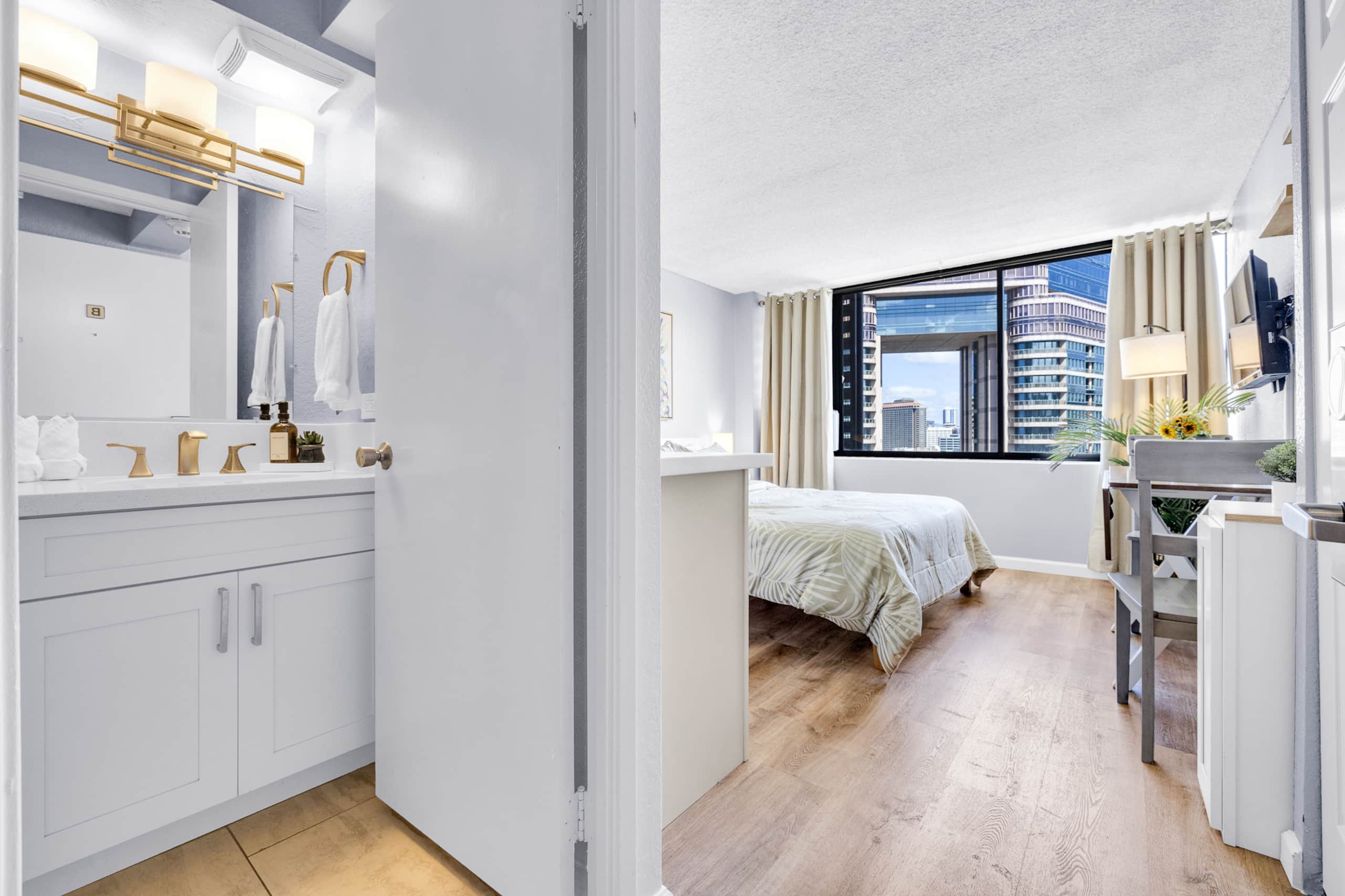 Condo in Honolulu · ★4.72 · Studio · 1 bed · 1 private bath - Image 6