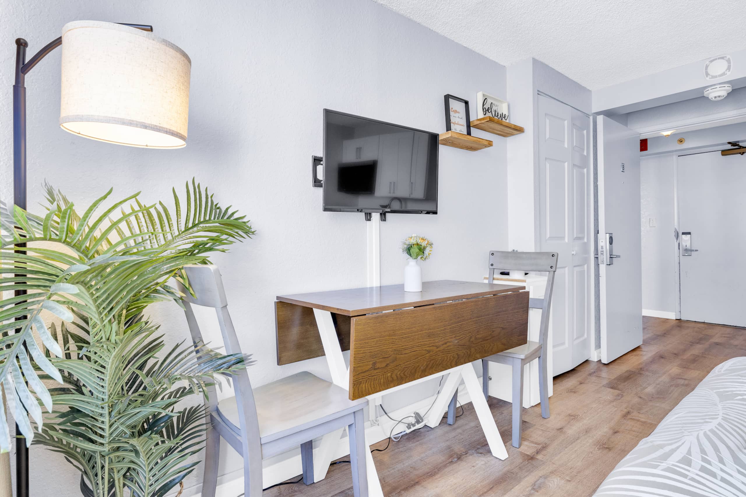 Condo in Honolulu · ★4.72 · Studio · 1 bed · 1 private bath - Image 9