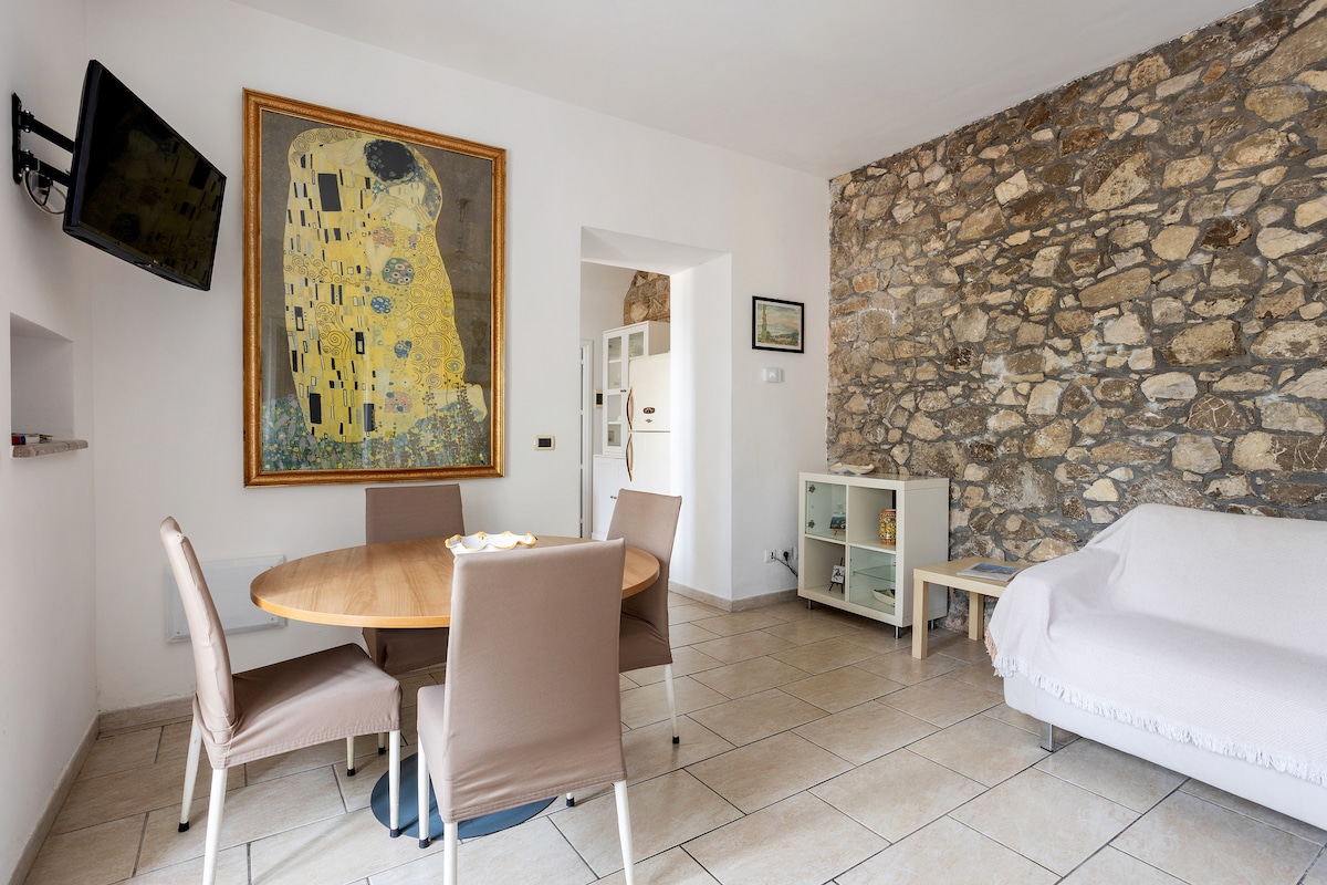 Villa Iride — view 3