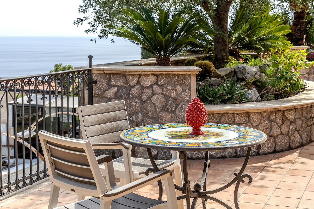 Villa Iride — view 2