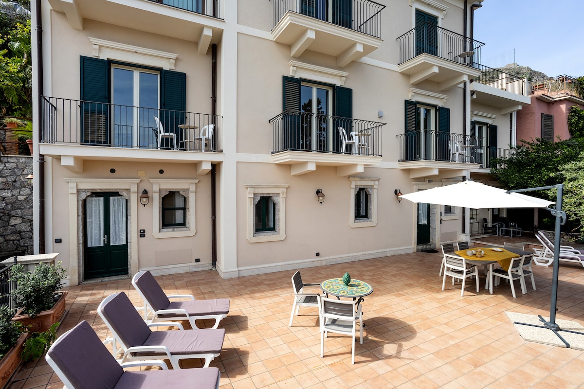 Villa Iride — view 4