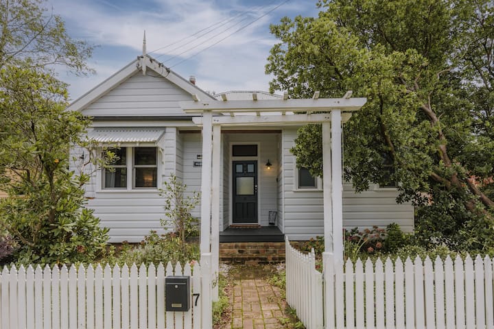 Villae Montae: Blackheath Cottage *Cedar Hot Tub* - Blackheath, NSW, Australia