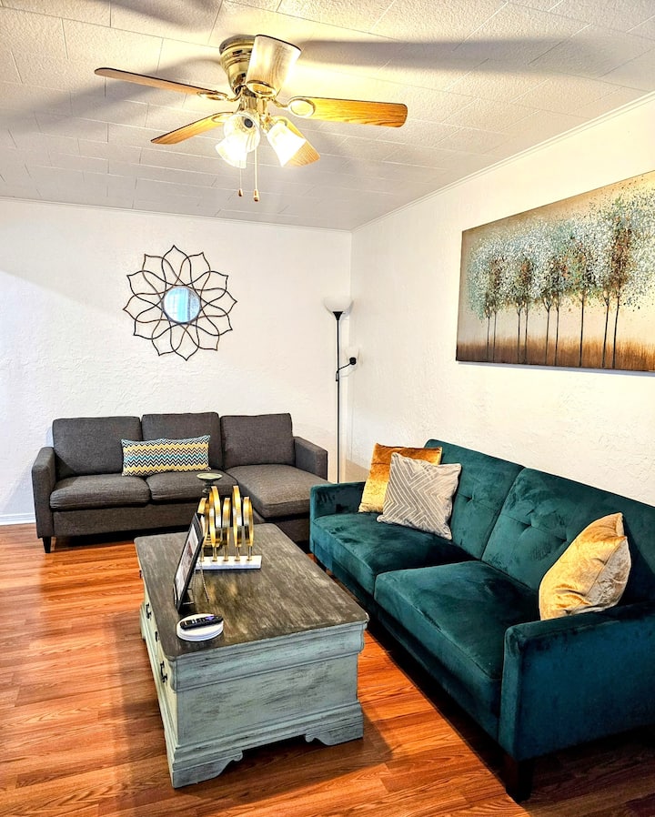 Cozy And Cheerful At Glad's Place - Lawton, OK