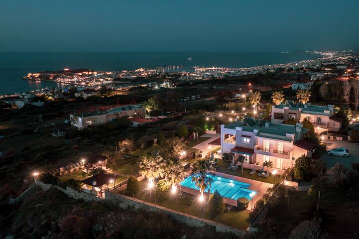 Knossos Estate, Villa Ariadni, luxury and privacy gallery image 3