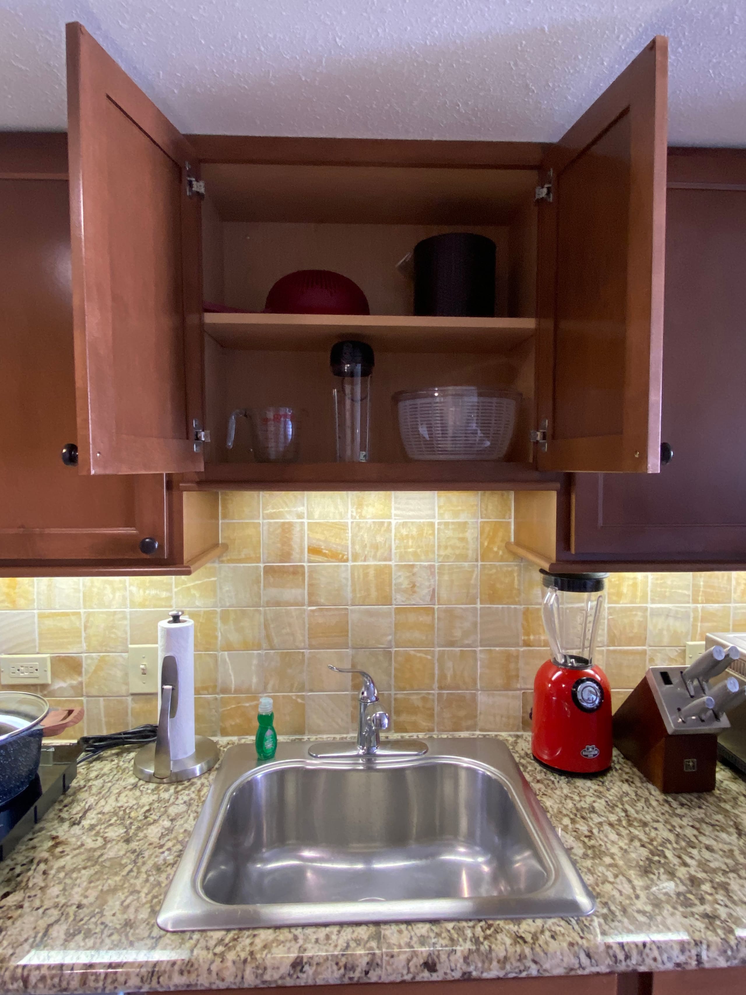Cozy studio with FREE parking in Waikiki - Image 10