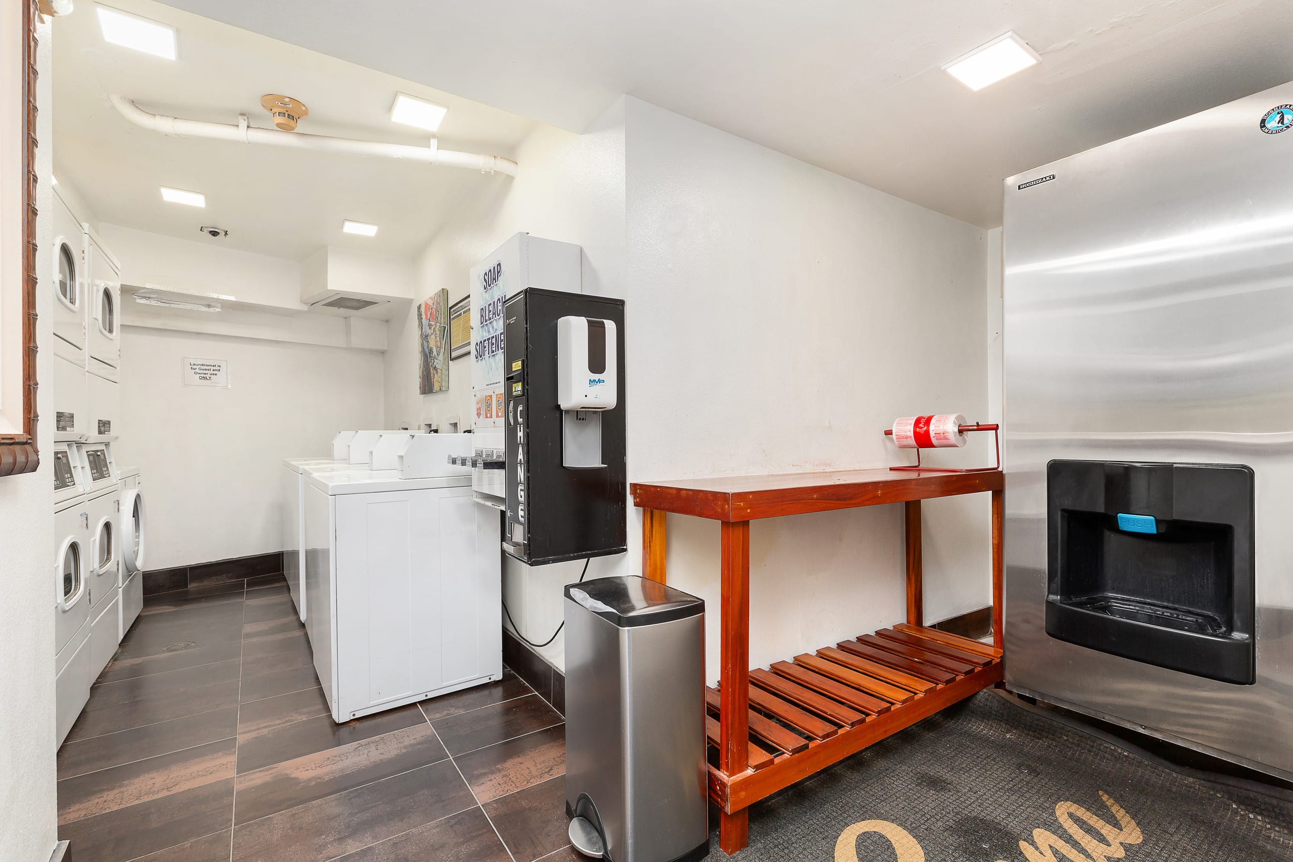 Cozy studio with FREE parking in Waikiki - Image 21