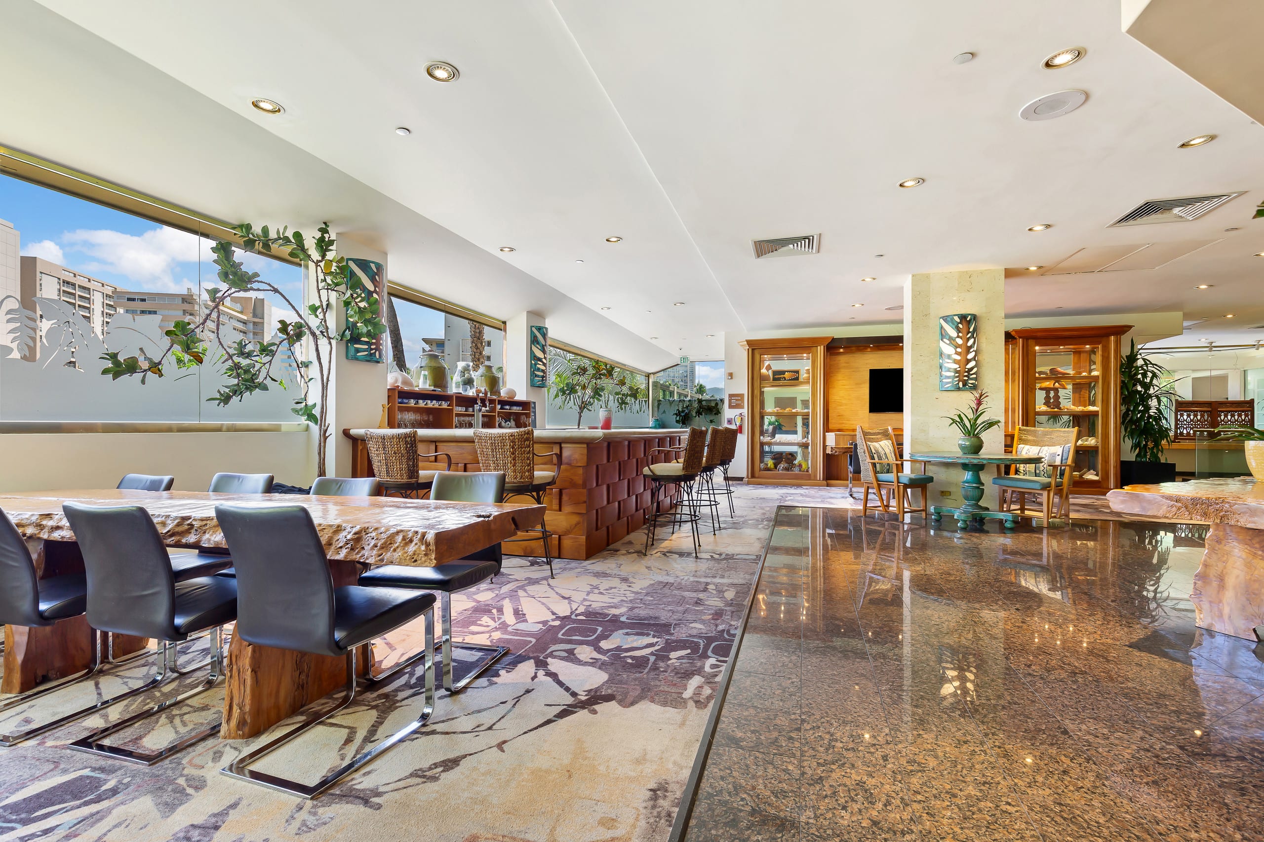 Cozy studio with FREE parking in Waikiki - Image 17