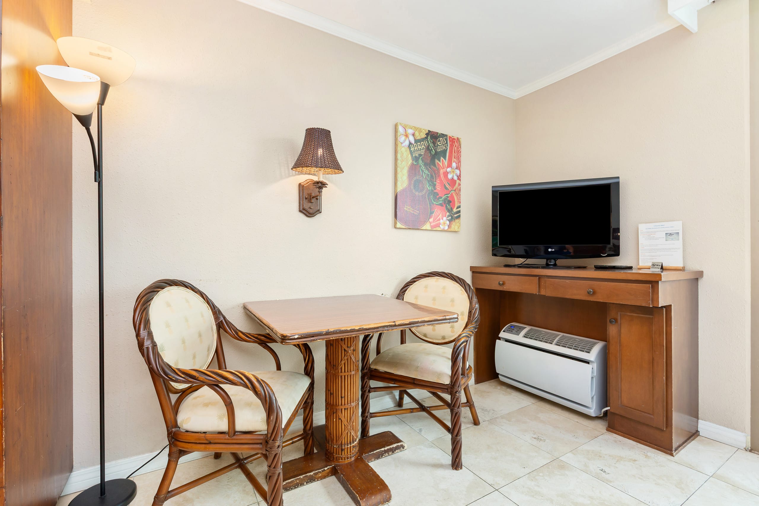 Cozy studio with FREE parking in Waikiki - Image 5