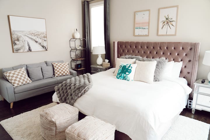 Primary bedroom - king bed