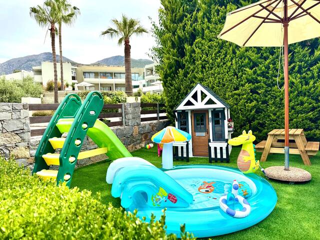 Villa 4 bedroom 50 m from sandy beach gallery image 4