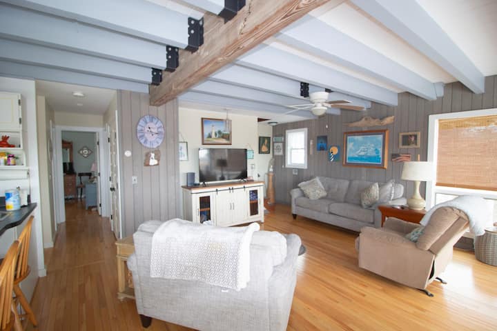 Beach Haven | 4 Br 2 Ba W/ac - New Shoreham, RI