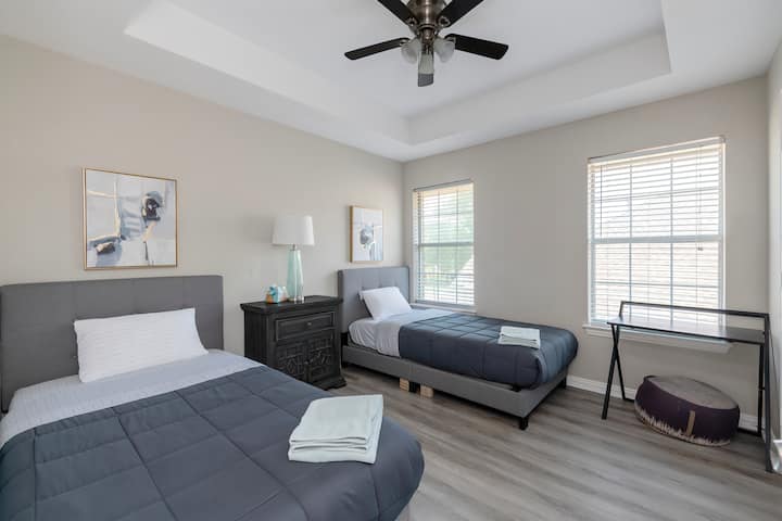 Спалня 4 - Единични легла след винилова подова настилка 