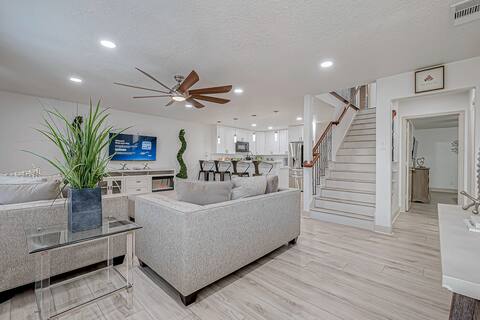 Posh Houston/IAH Escape: Parking|7 Beds|Sleeps 14|