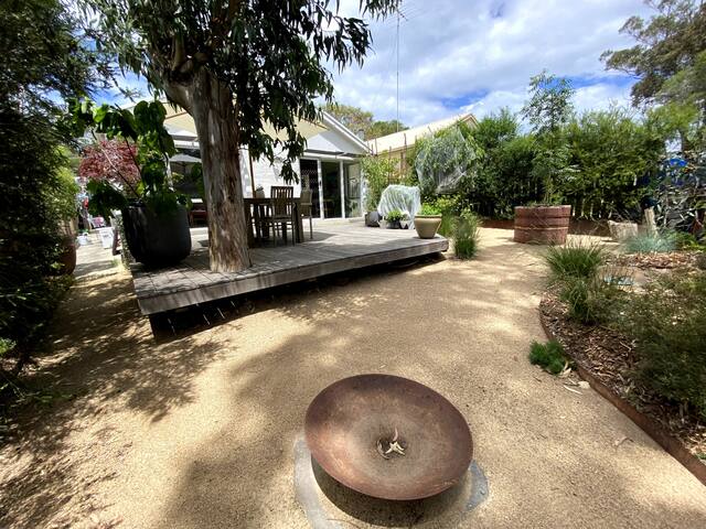 Relaxing coastal house. gallery image 3