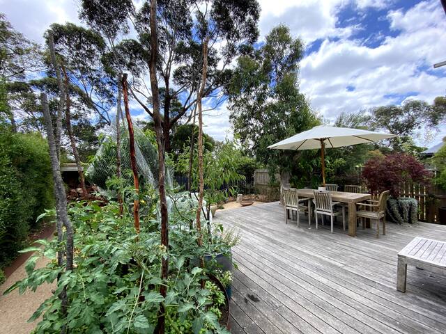 Relaxing coastal house. gallery image 2