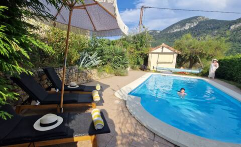 Chez Montagnes - a luxury retreat in Puivert