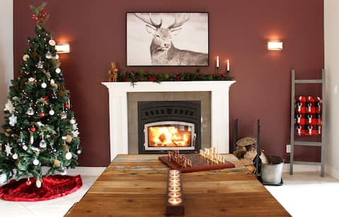 Winter Retreat on 5 Acres w/ Hottub, FirePit&Games