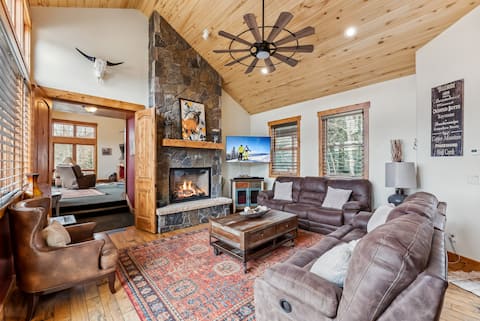Top performing Airbnb: Perfect for large groups. Walking distance to Amp in Dillon