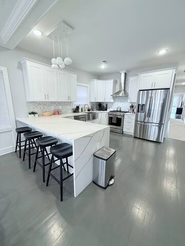 New 3BR Condo w/Rooftop Terrace & NYC Views gallery image 4