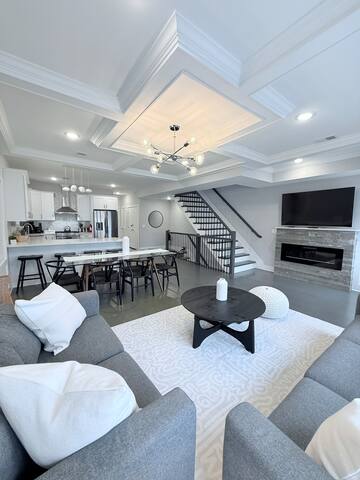 New 3BR Condo w/Rooftop Terrace & NYC Views gallery image 5