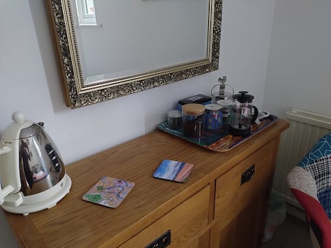 Successful Airbnb property: Self contained en-suite bedroom, own entrance. in Falmouth