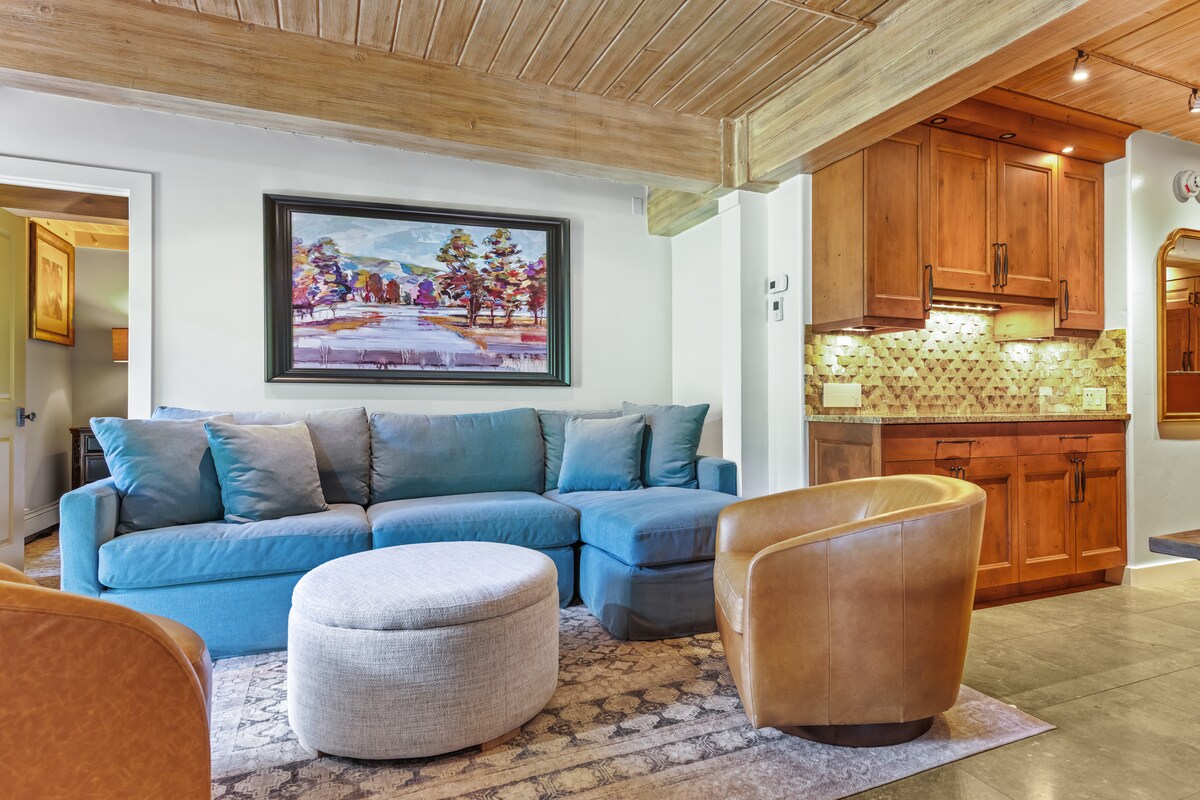 Top Airbnb: Luxury & Location! Snowmass’ finest slopeside unit in Snowmass Village