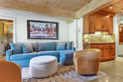 Top Airbnb: Luxury & Location! Snowmass’ finest slopeside unit in Snowmass Village