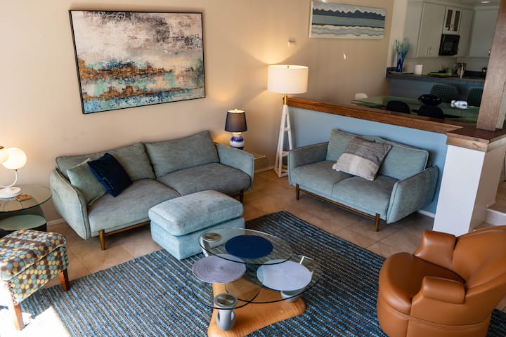 Few Steps To Pacific Beach! Views, Decks, Parking! - San Diego, CA