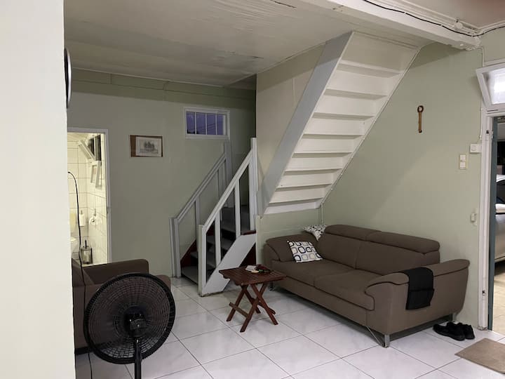 Gezellige Woning Met Balkon In Paramaribo Zuid - Suriname
