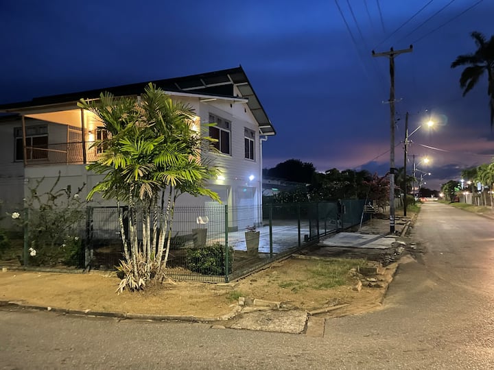 Gezellige Woning Met Balkon In Paramaribo Zuid - Paramaribo