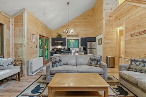 8BR house-Walk To Access Rd, HOT TUB, New Firepit!