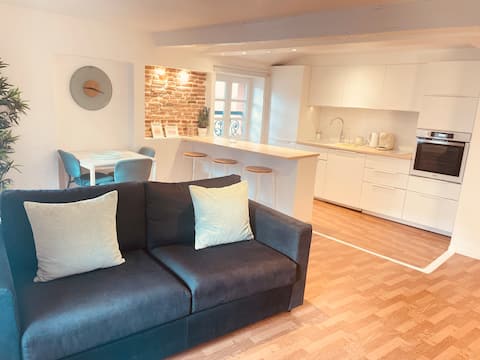 Top performing Airbnb: Along the Garonne & at the foot of the Pont-Neuf in Saint Cyprien