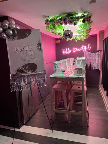 The Ultimate Hen Suite for 12 in Manchester gallery image 4